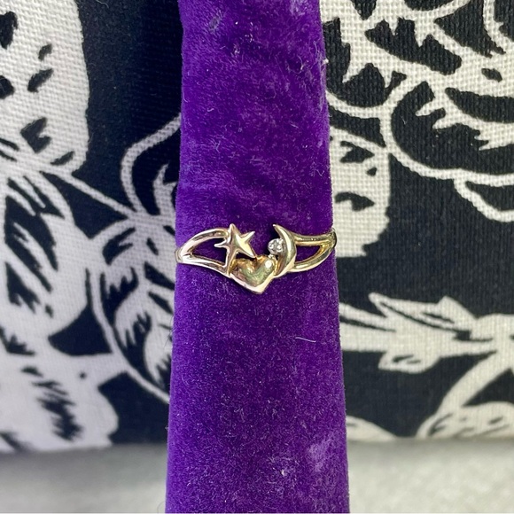 10K Gold Ring - Picture 2 of 6